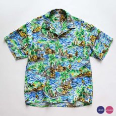 画像1: 60's UNKNOWN BRAND RAYON ALL OVER PATTERN S/S LOOP COLLAR HAWAIIAN SHIRT "MADE IN JAPAN" "MINT CONDITION" (1)