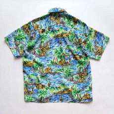 画像2: 60's UNKNOWN BRAND RAYON ALL OVER PATTERN S/S LOOP COLLAR HAWAIIAN SHIRT "MADE IN JAPAN" "MINT CONDITION" (2)