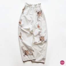 画像1: 【REMAKE】 VINTAGE EMBROIDERED CLOTH EASY PANTS (1)